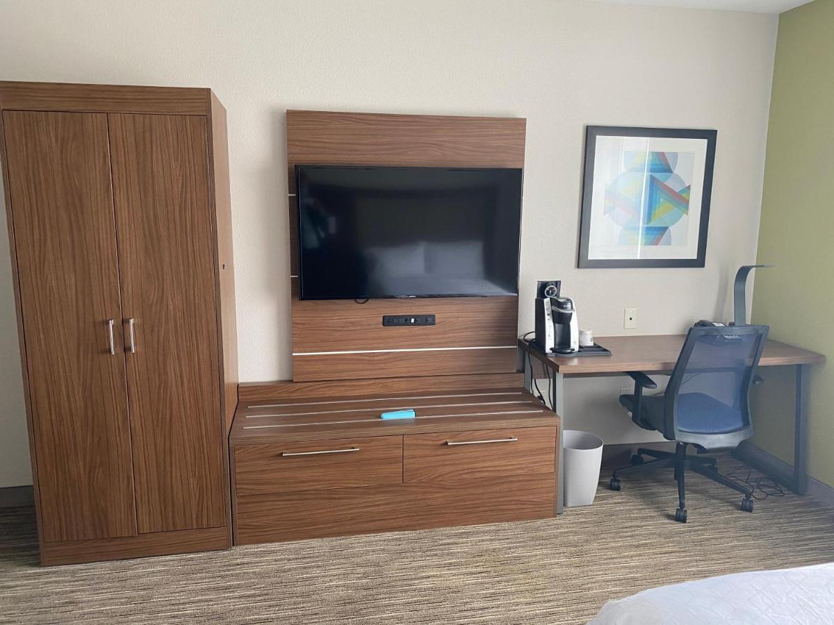 Deluxe Queen Room with Two Queen Beds