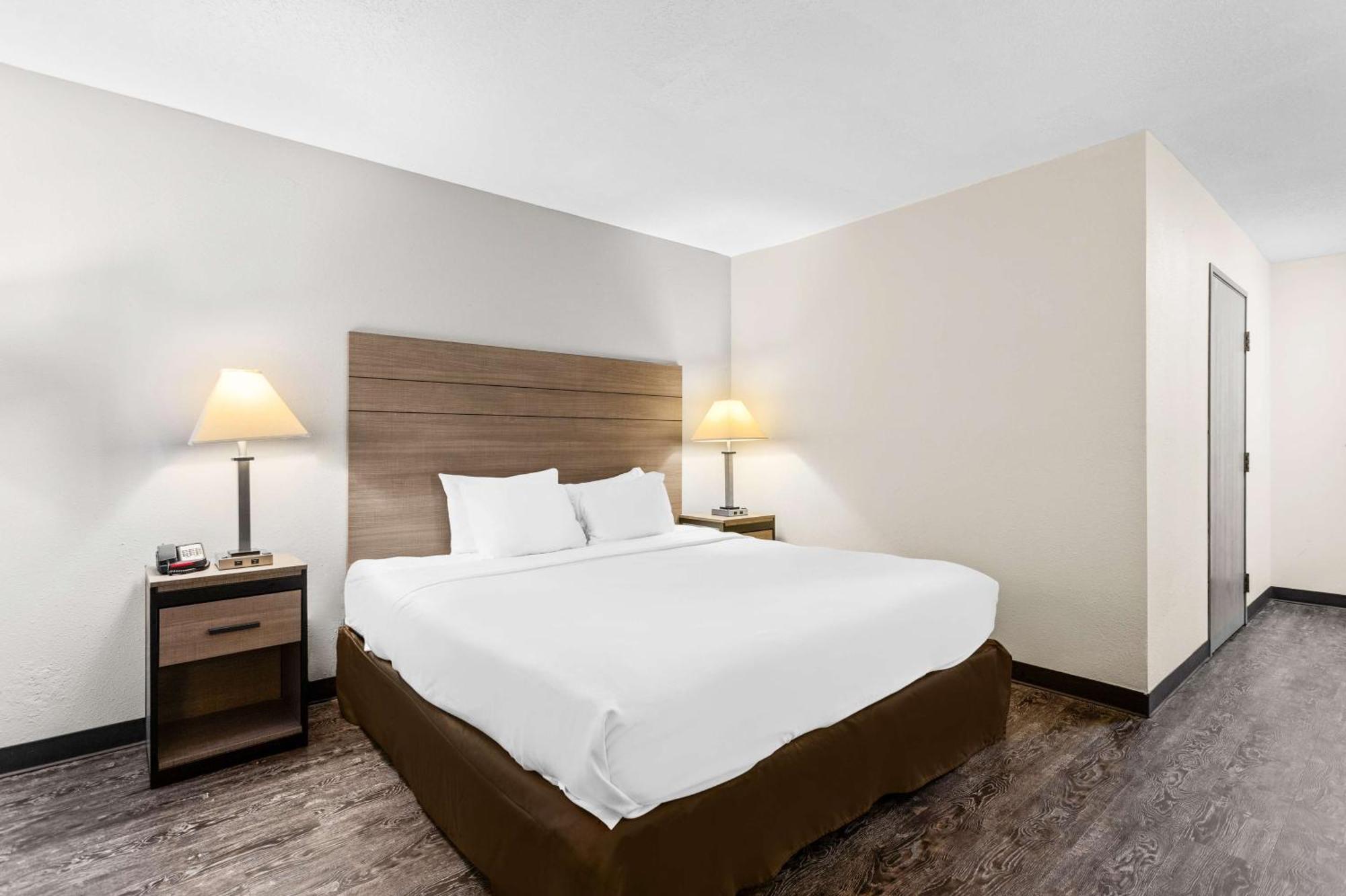 King Room with Bath Tub - Disability Access/Non-Smoking